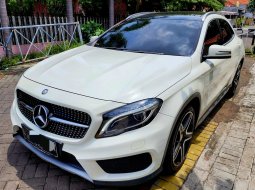 Mercedes-Benz GLA 200 Gasoline 2015 Putih 3