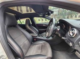 Mercedes-Benz GLA 200 Gasoline 2015 Putih 5