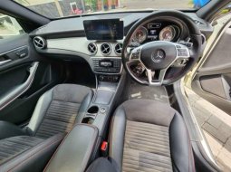 Mercedes-Benz GLA 200 Gasoline 2015 Putih 6