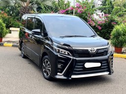 Toyota Voxy 2.0 A/T 2021 hitam km 18 rb pajak panjang sunroof cash kredit proses bisa dibantu