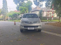 Daihatsu Xenia X STD 2012