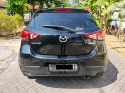 Jual mobil Mazda 2 2017 hitam km 48 ribu , ready juga warna putih 2