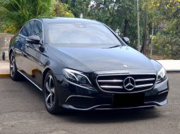 (14rb Miles) Mercedes-Benz E-Class E 300 SportStyle Avantgarde Line 2019 Hitam