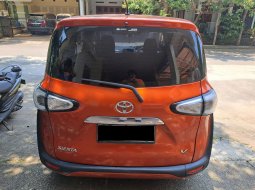  TDP (3JT) Toyota Sienta V 1.5 4X2 AT 2017 Orange  3