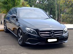 Mercedes-Benz E-Class E 300 SportStyle Avantgarde Line 2019 hitam 14ribuan mls cash kredit bisa