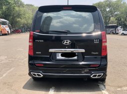 Hyundai H-1 Royale Diesel at 2018 Hitam 4