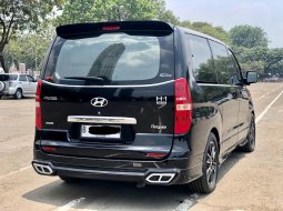 Hyundai H-1 Royale Diesel at 2018 Hitam 5