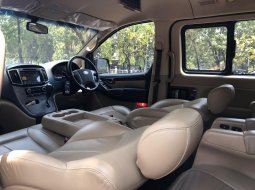 Hyundai H-1 Royale Diesel at 2018 Hitam 8