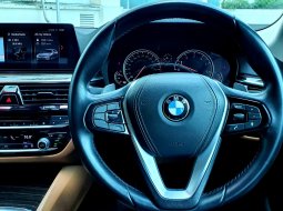 BMW 5 Series 530i 2017 luxury hitam km 16rban cash kredit proses bisa dibantu 8