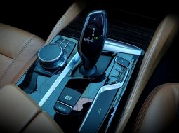 BMW 5 Series 530i 2017 luxury hitam km 16rban cash kredit proses bisa dibantu 10