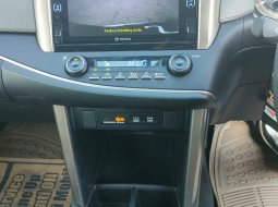 Toyota Kijang Innova V A/T Diesel 2016 Abu-abu 6