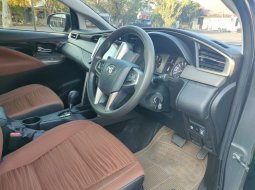 Toyota Kijang Innova V A/T Diesel 2016 Abu-abu 9