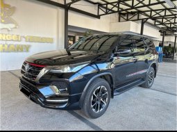 Toyota Fortuner 2.4 VRZ AT 2021 Hitam 2