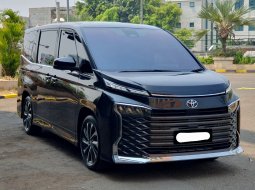 Toyota Voxy CVT 2022 hitam facelift tss km17rban record cash kredit proses bisa dibantu