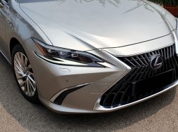 KM15rb! Lexus ES300 Hybrid Ultra Luxury Facelift At 2022 Sonic Titanium 4