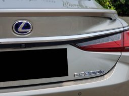 KM15rb! Lexus ES300 Hybrid Ultra Luxury Facelift At 2022 Sonic Titanium 10