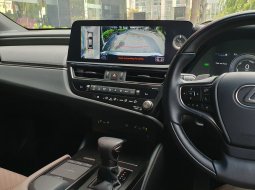 KM15rb! Lexus ES300 Hybrid Ultra Luxury Facelift At 2022 Sonic Titanium 18