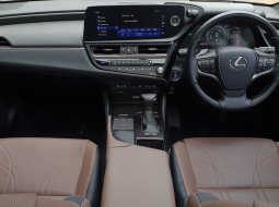 KM15rb! Lexus ES300 Hybrid Ultra Luxury Facelift At 2022 Sonic Titanium 19