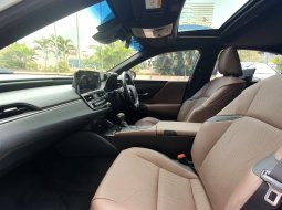 KM15rb! Lexus ES300 Hybrid Ultra Luxury Facelift At 2022 Sonic Titanium 22