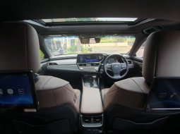 KM15rb! Lexus ES300 Hybrid Ultra Luxury Facelift At 2022 Sonic Titanium 24