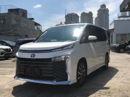 Toyota Voxy 2.0 A/T 2023
