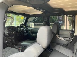 Jeep Wrangler 3.8L at 2011 Hitam 10