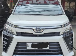 Toyota Voxy A/T ( Matic ) 2018 Putih Mulus Siap Pakai Good Condition