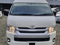 Toyota Hiace Commuter 2023 5