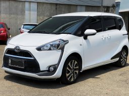 Toyota Sienta V CVT 2017 dp pake motor bs tt om