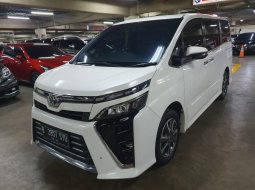 Toyota Voxy 2.0 A/T 2019 Siap Pakai 1