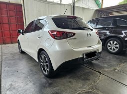 Mazda 2 R  AT ( Matic ) 2016 Putih Km Low 50rban 5