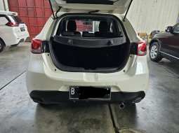 Mazda 2 R  AT ( Matic ) 2016 Putih Km Low 50rban 11