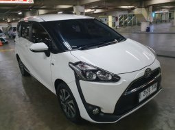 Toyota Sienta V 2017 Low KM Gresss 6