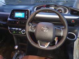 Toyota Sienta V 2017 Low KM Gresss 13