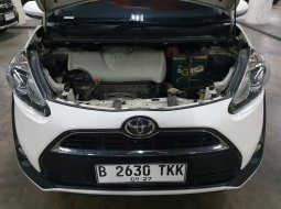 Toyota Sienta V 2017 Low KM Gresss 24