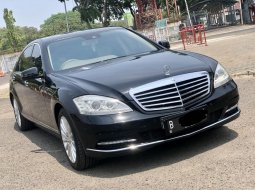 Mercedes-Benz S-Class 300  2011 Hitam