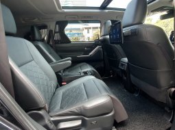 Toyota Kijang Innova Zenix Hybrid 2022 q modelista km11rb hitam cash kredit proses bisa dibantu 10