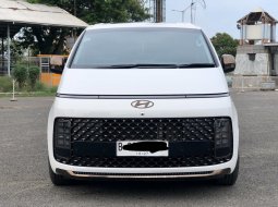 Hyundai Staria Signature 9 Diesel at 2022 Putih 2