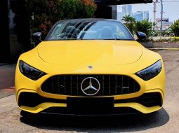 BRAND NEW Mercedes Benz AMG SL43 Cabrio Premium Plus At 2023 Yellow On Black