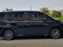 NEW Toyota Voxy 2.0 CVT TSS Facelift At 2022 Hitam Black on Black 4