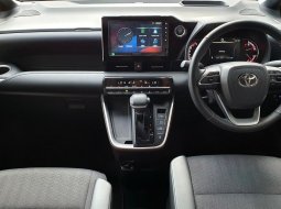 NEW Toyota Voxy 2.0 CVT TSS Facelift At 2022 Hitam Black on Black 14