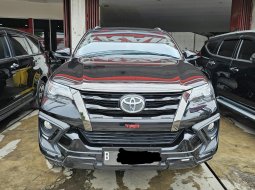 Toyota Fortuner VRZ TRD 2.4 Diesel AT ( Matic ) 2019 Hitam Km Low 39rban Plat Jakarta Selatan