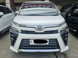 Toyota Voxy 2.0 AT ( Matic ) 2018 Putih Km 79rban Plat Bekasi 1