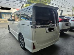 Toyota Voxy 2.0 AT ( Matic ) 2018 Putih Km 79rban Plat Bekasi 2