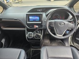 Toyota Voxy 2.0 AT ( Matic ) 2018 Putih Km 79rban Plat Bekasi 3