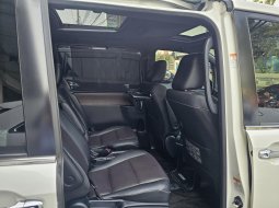 Toyota Voxy 2.0 AT ( Matic ) 2018 Putih Km 79rban Plat Bekasi 7
