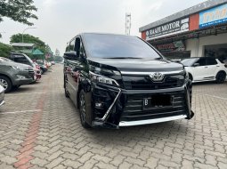 Toyota Voxy 2.0 A/T 2019 Pemakaian 2020 Hitam Istimewa Termurah