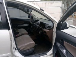 TDP (3JT) Daihatsu Xenia R 1.3 AT 2017 Putih  6