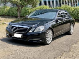 Mercedes-Benz E-Class E 300 AVG AT 2011 Hitam