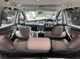 Toyota Kijang Innova V A/T Diesel 2022 Putih Like New 7